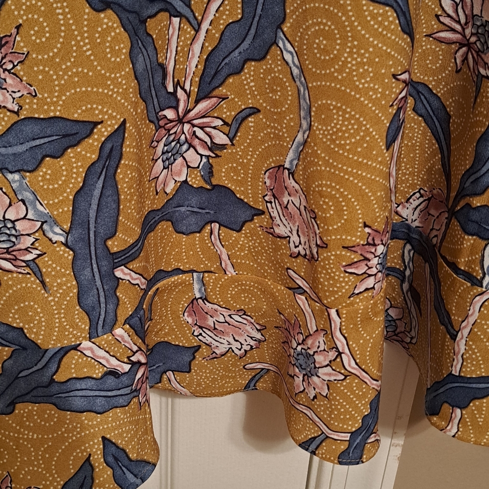 Medium Size 8 Floral Boohoo Dress GUC - Picture 6 of 6